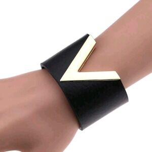 Black Faux pebbled Leather Bracelet Gold V wide cuff wrist‎ old money 💖2/$30